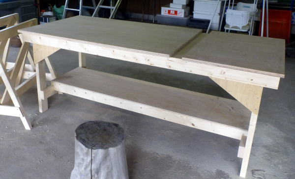 天板を合板にしたタイプの自作作業台　屋内専用