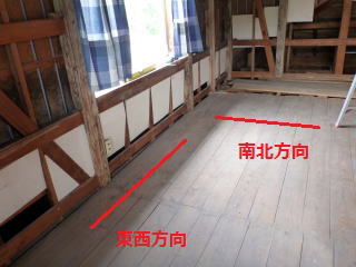 古い家の床の現況